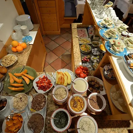Garni Max Bed & Breakfast